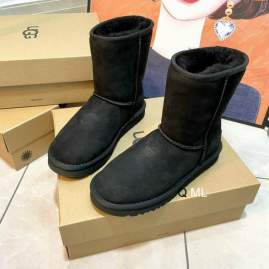 Picture of UGG Shoes _SKUUGGsz35-40ML090919758